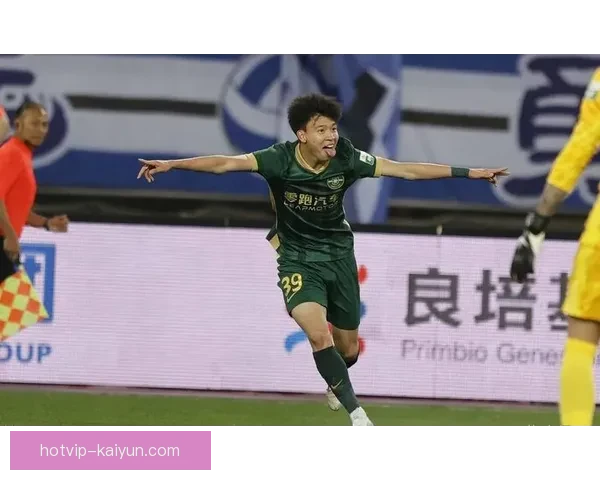 德甲冬季转会市场热潮来袭 豪门球队争夺新星球员备受关注