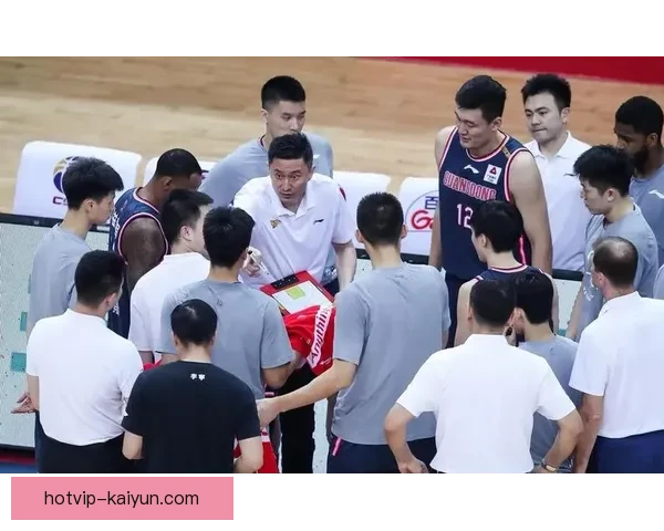 克鲁伊夫在比赛中的节奏控制表现稳健，战术执行力令人关注